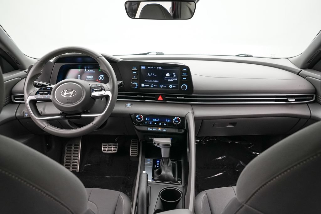 Used 2025 Hyundai Elantra Sport FWD image 14