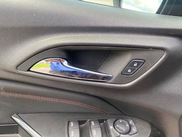 Used 2025 Chevrolet Trax RS FWD image 14