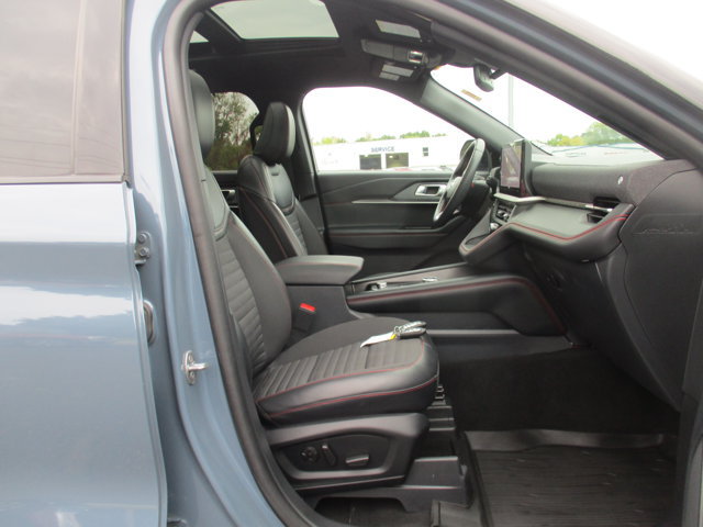 Certified 2025 Ford Explorer ST-Line w/ Premium Package AWD/4WD image 39