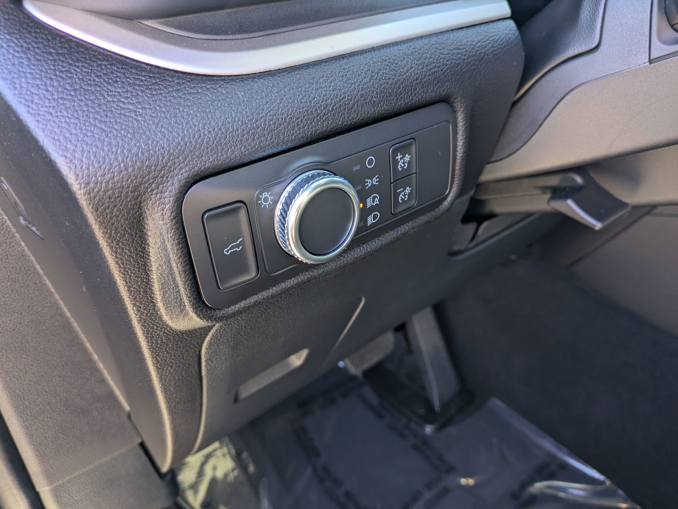 Certified 2020 Ford Explorer XLT w/ Comfort Package image 14