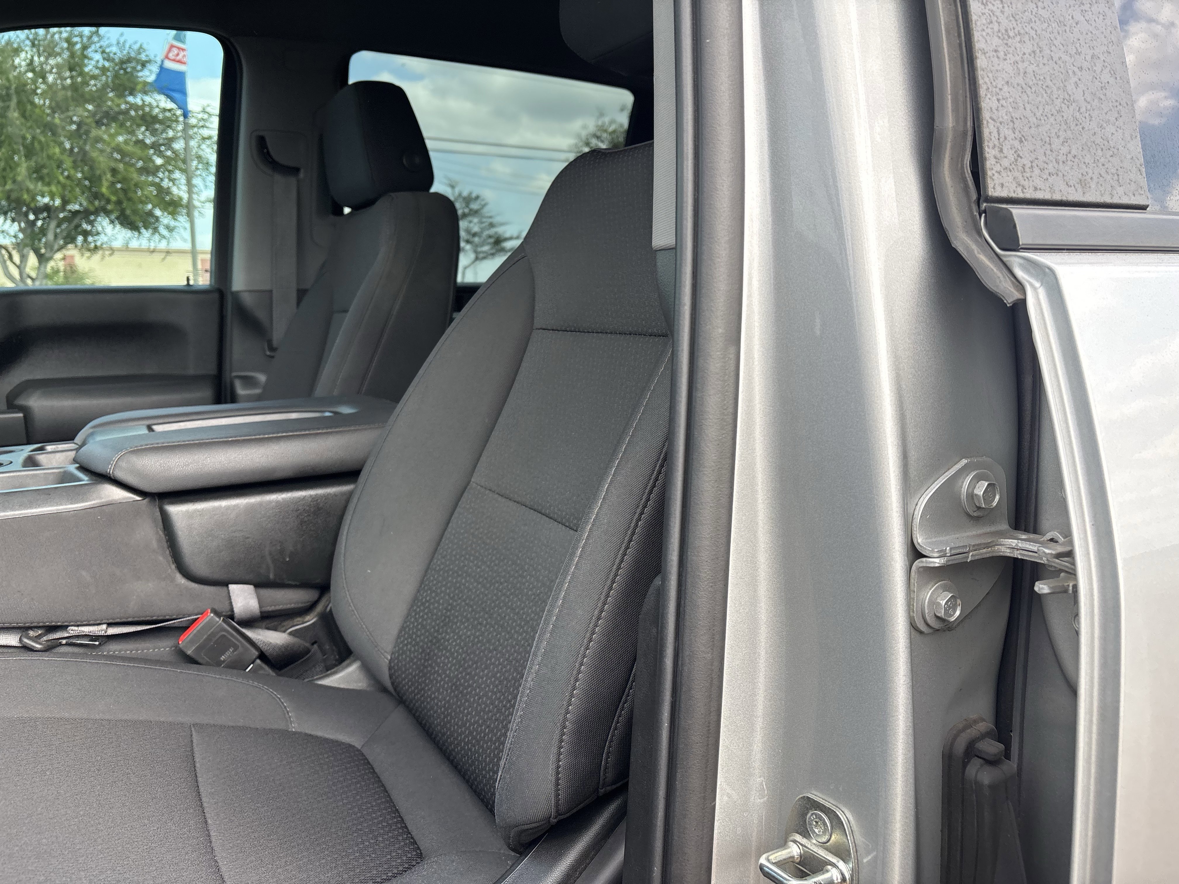 Used 2022 Chevrolet Silverado 2500 Custom w/ Custom Value Package image 11