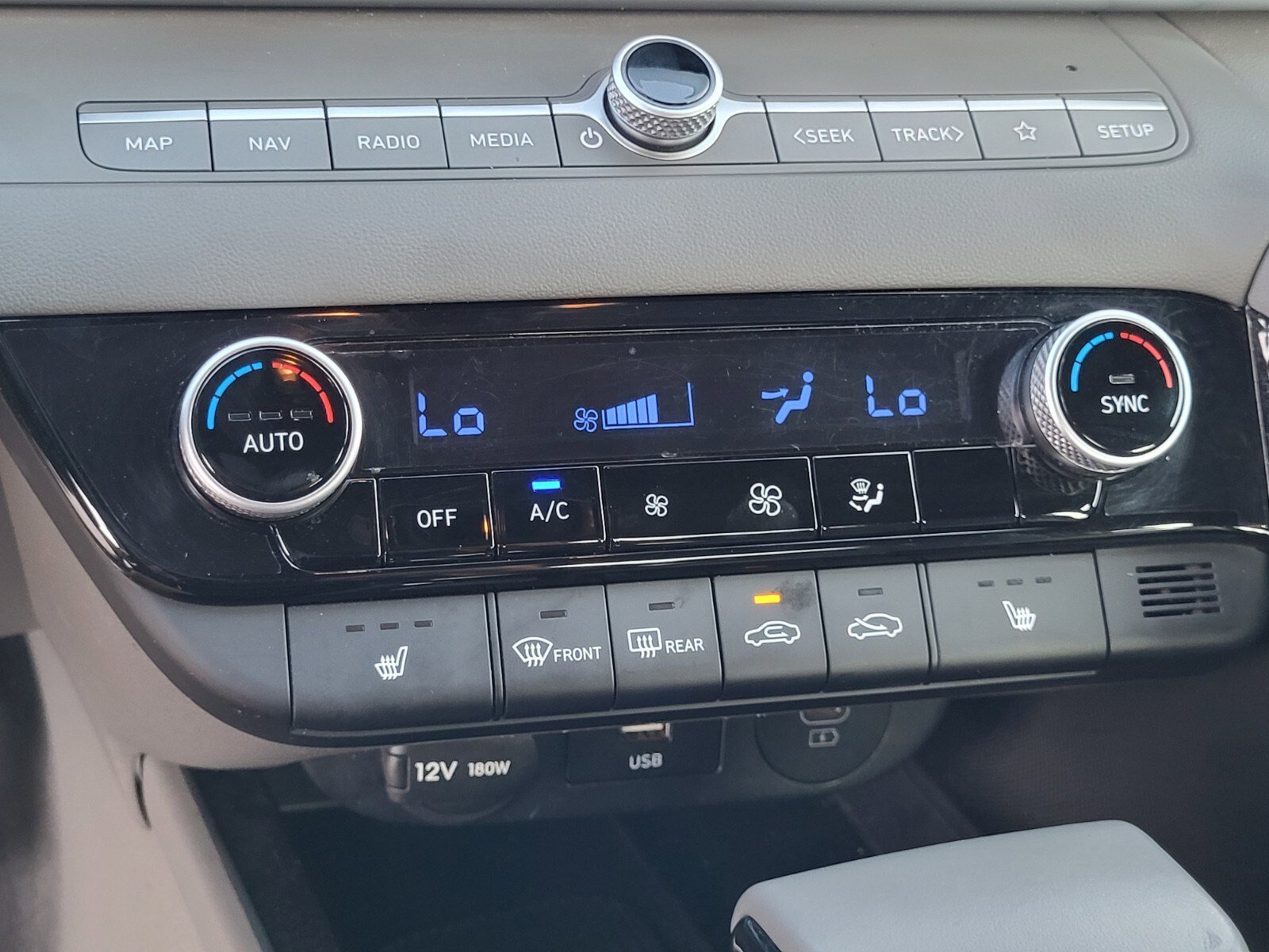 Used 2025 Hyundai Elantra SEL image 22