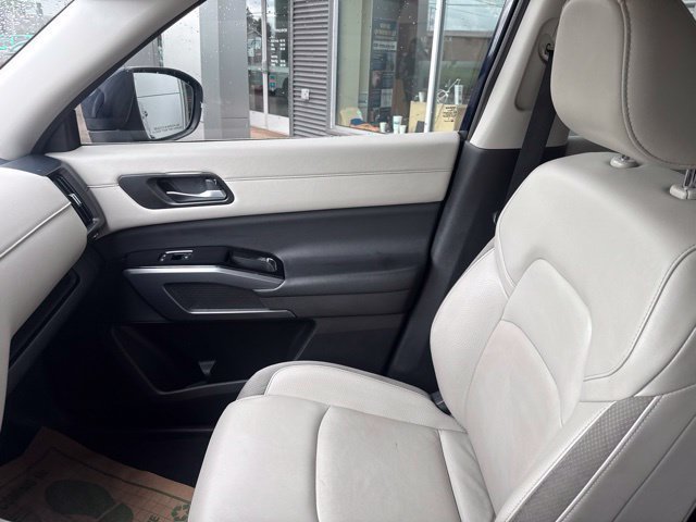 Used 2022 Nissan Pathfinder SL w/ Cargo Package AWD/4WD image 26
