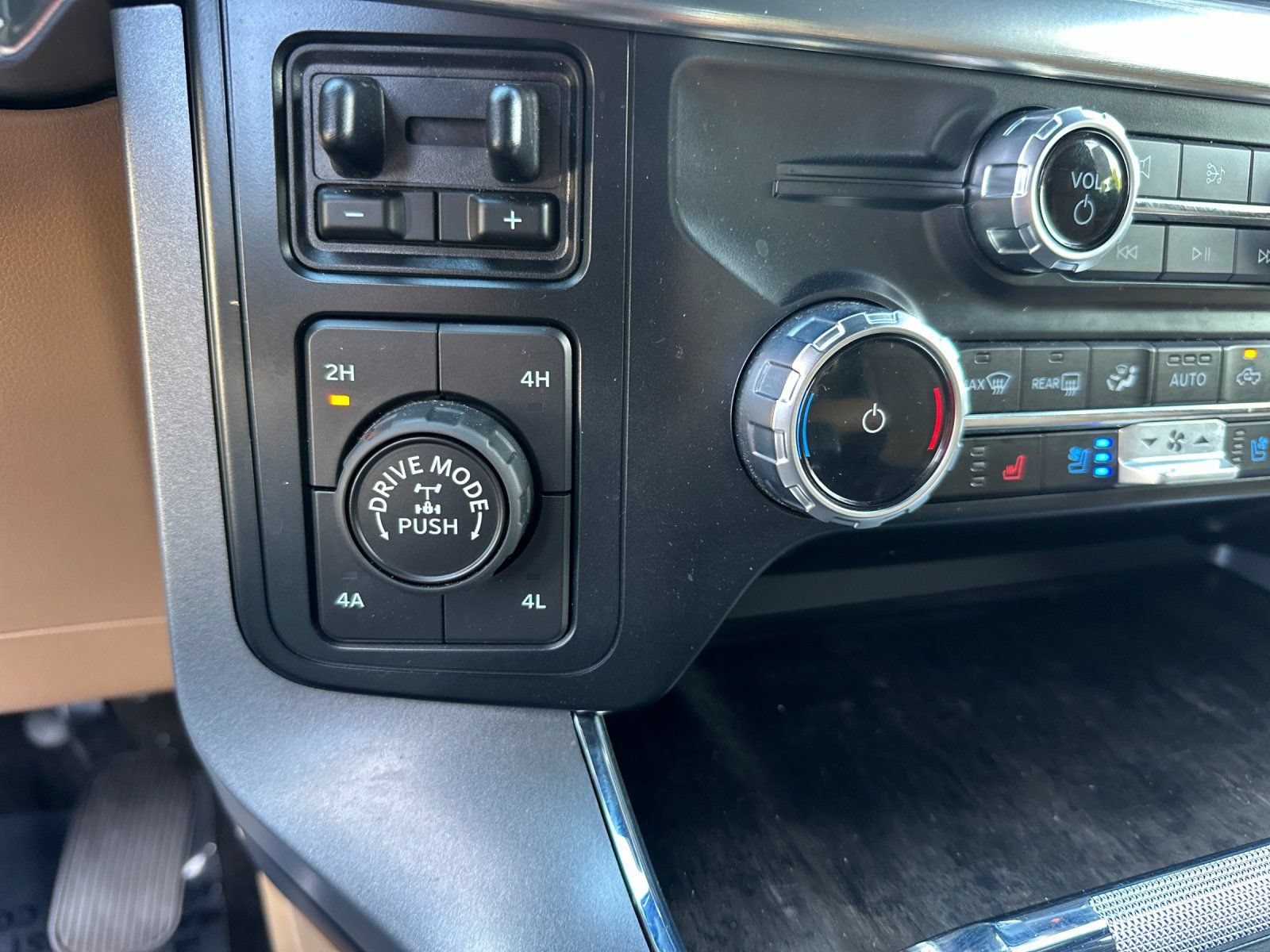 Certified 2023 Ford F150 Lariat w/ Trailer Tow Package AWD/4WD image 41
