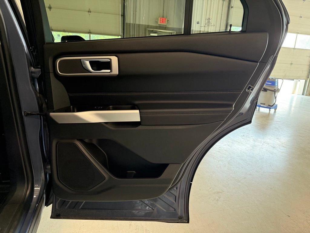 Certified 2021 Ford Explorer XLT w/ Equipment Group 202A AWD/4WD image 30