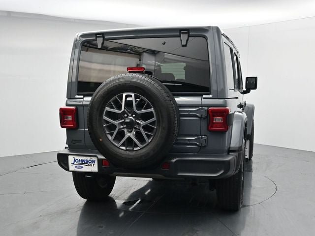 Used 2024 Jeep Wrangler Unlimited Sahara w/ Safety Group AWD/4WD image 7