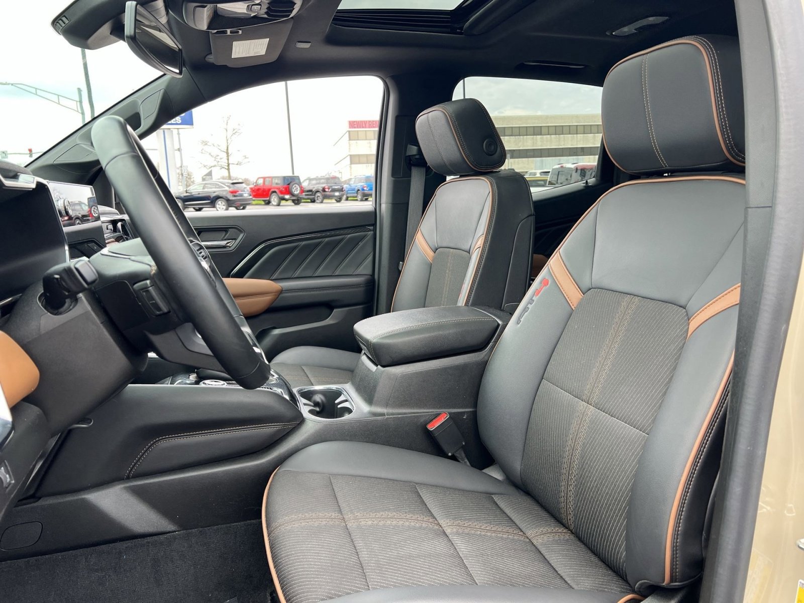 Used 2023 GMC Canyon AT4 image 13