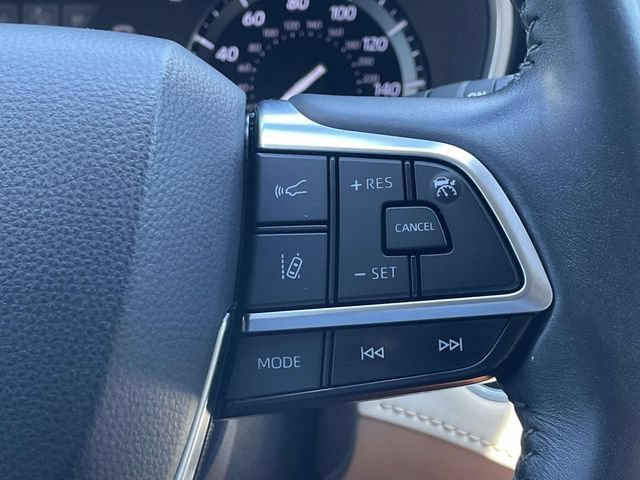 Used 2021 Toyota Highlander XLE FWD image 17