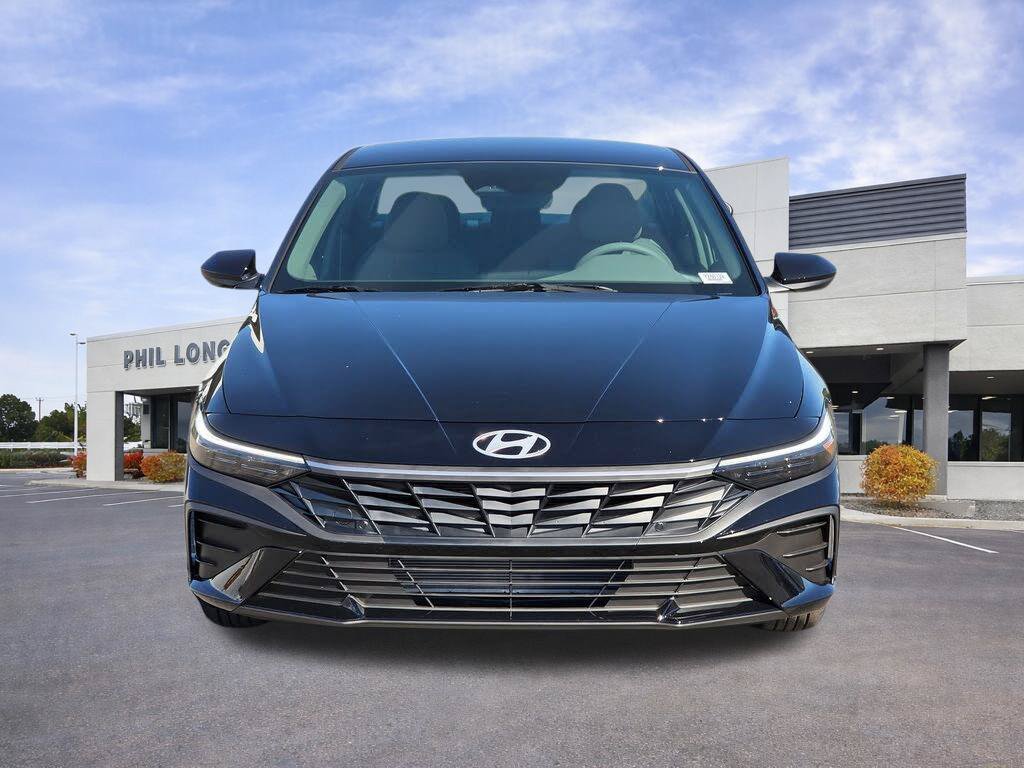 Used 2026 Hyundai Elantra SE FWD image 6