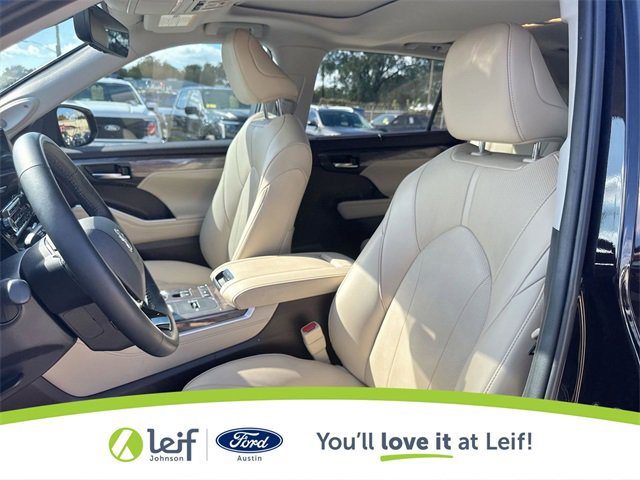 Used 2021 Toyota Highlander Limited image 18