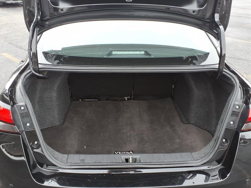 Used 2023 Nissan Versa SV image 31