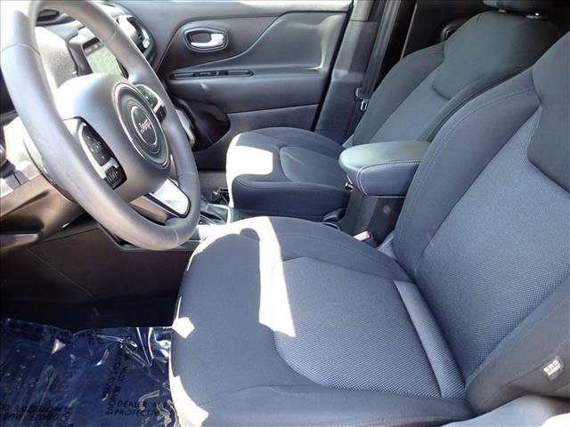 Used 2023 Jeep Renegade Latitude AWD/4WD image 11