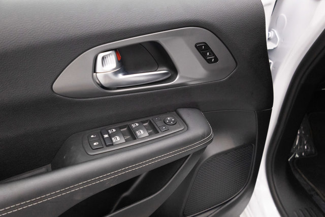 Used 2025 Chrysler Pacifica Select FWD image 20