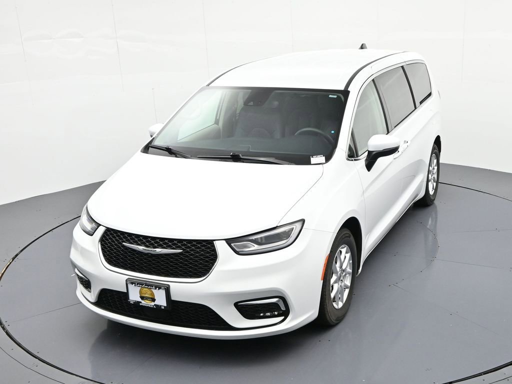 Used 2023 Chrysler Pacifica Touring-L FWD image 31