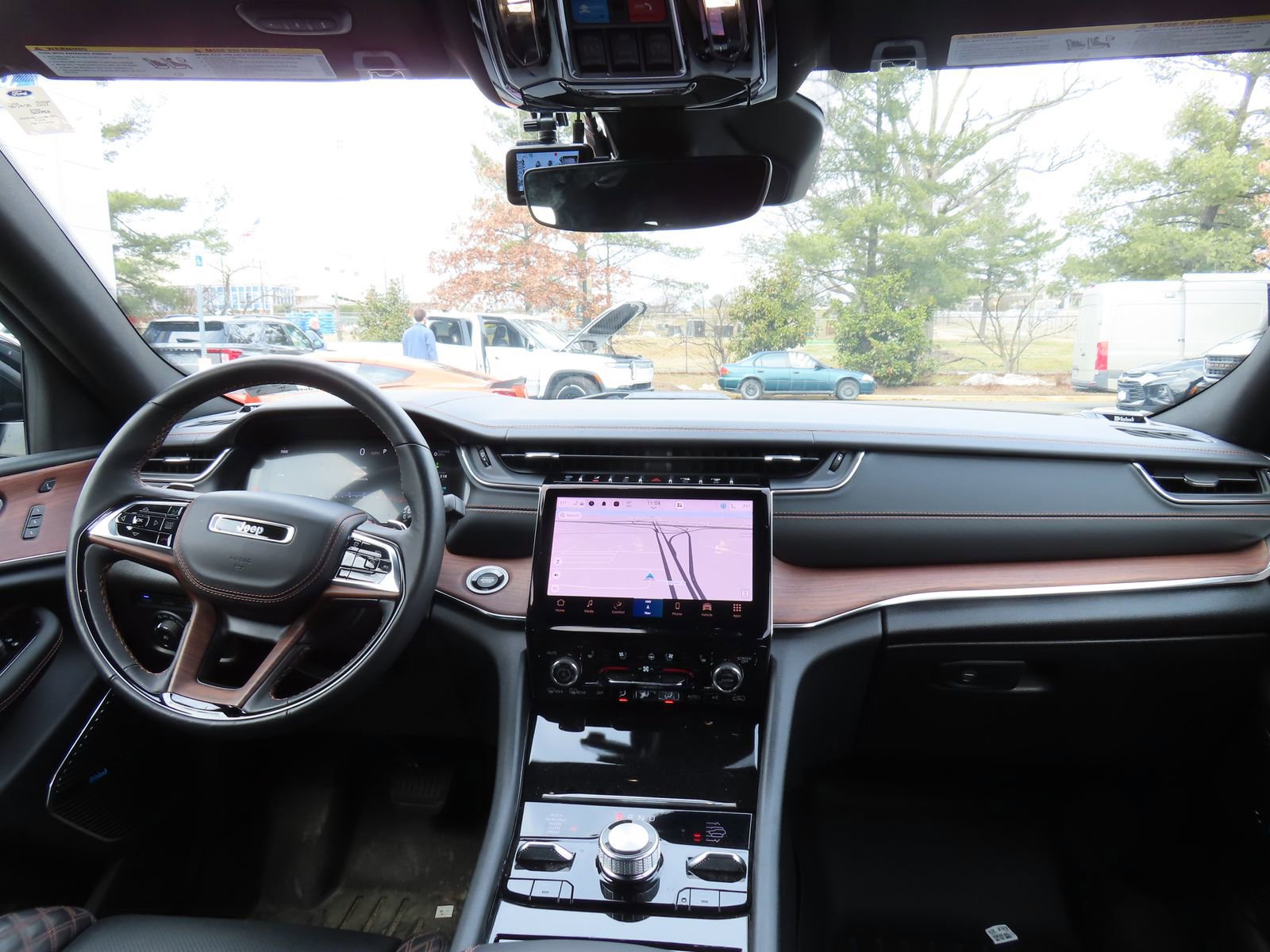 Used 2023 Jeep Grand Cherokee Summit w/ Luxury Tech Group V image 17