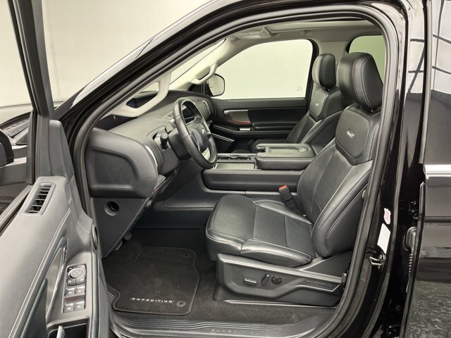 Certified 2025 Ford Expedition Platinum AWD/4WD image 3