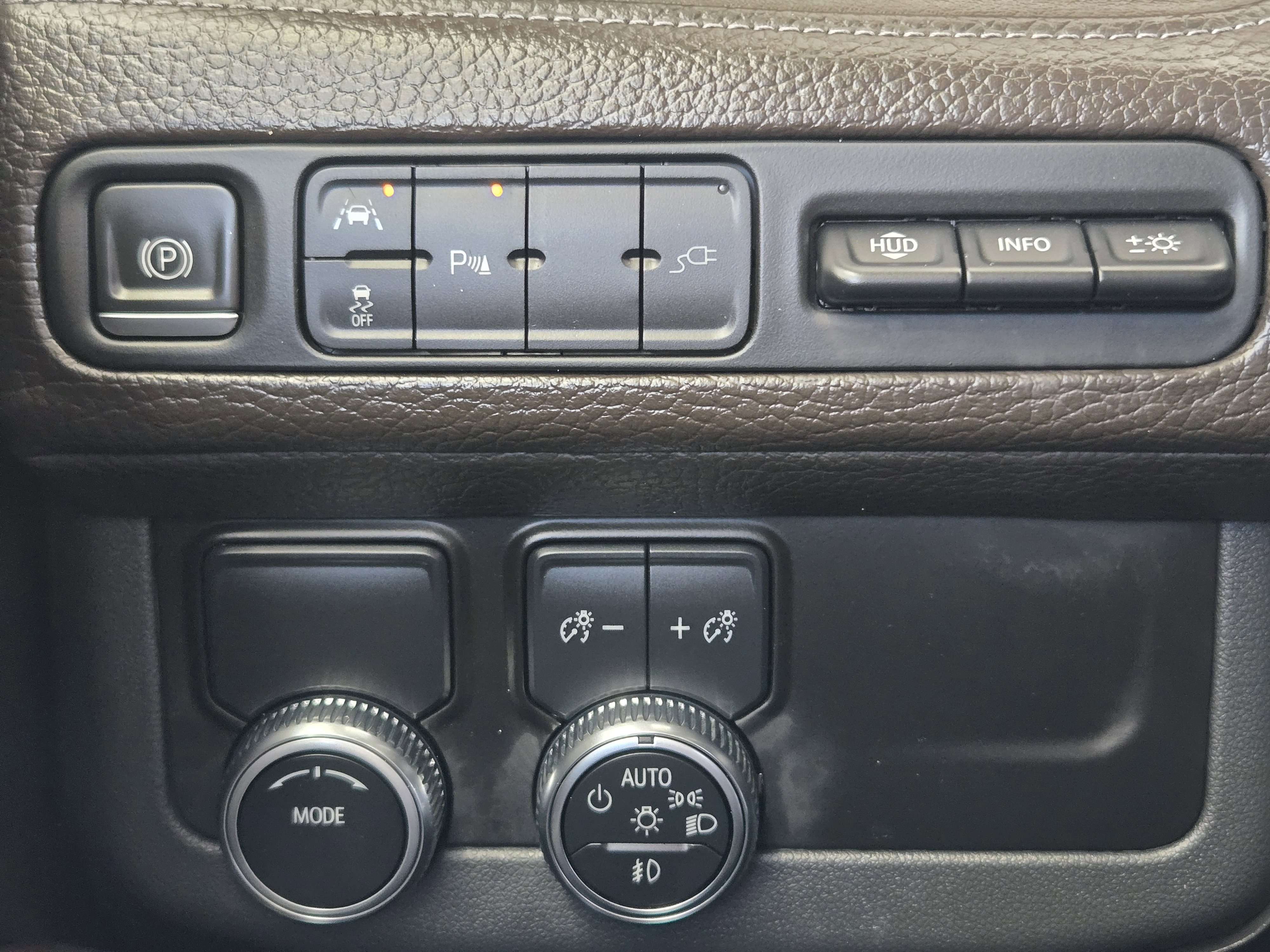 Used 2021 GMC Yukon Denali w/ Advanced Technology Package RWD image 16