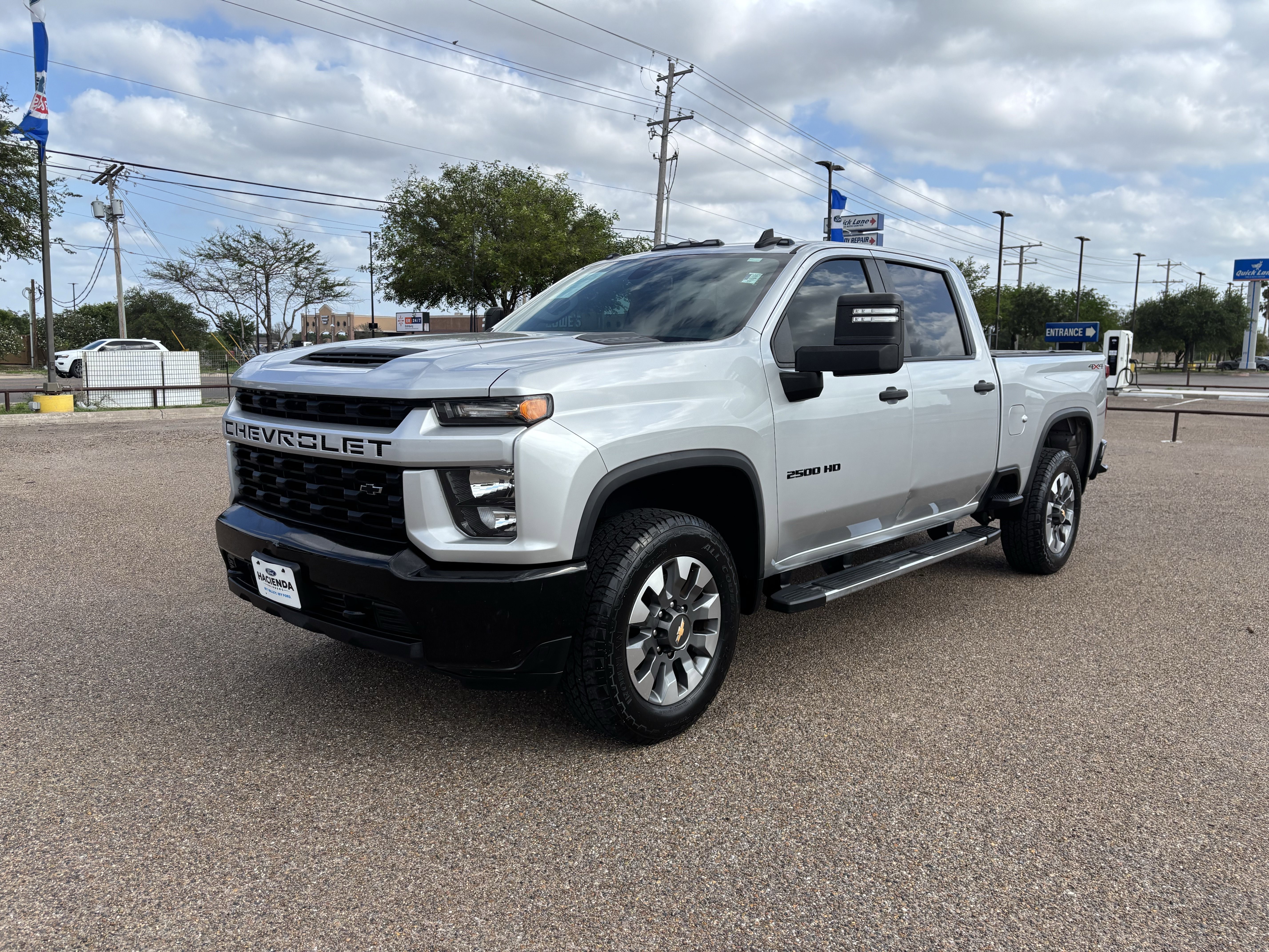 Used 2022 Chevrolet Silverado 2500 Custom w/ Custom Value Package image 1