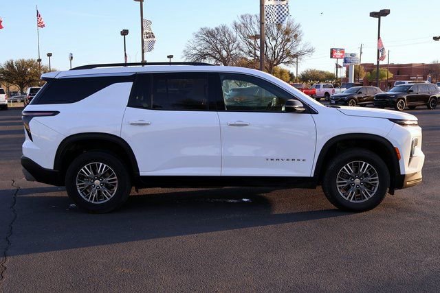 Used 2025 Chevrolet Traverse LT image 13