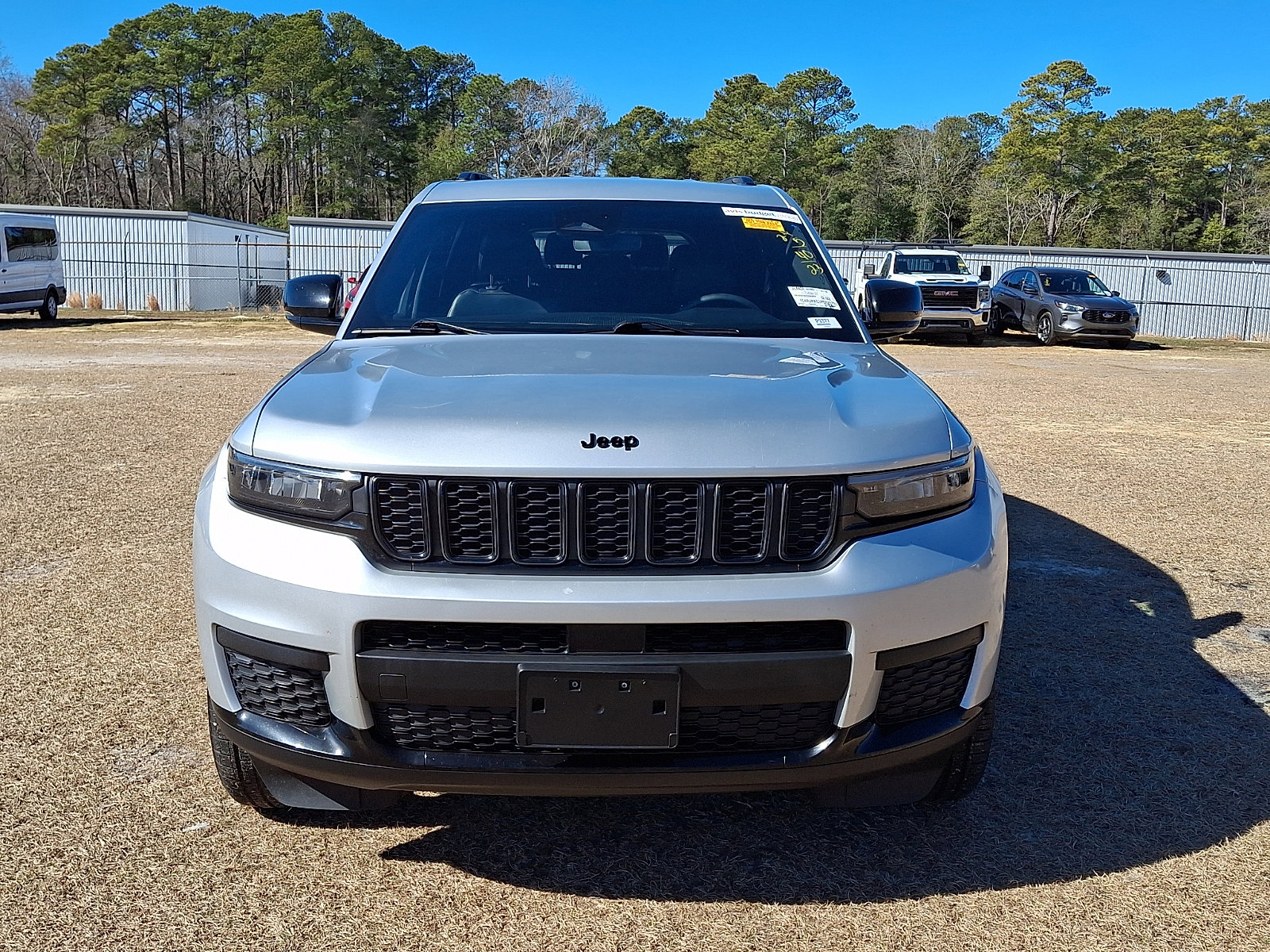 Used 2023 Jeep Grand Cherokee L Laredo image 2