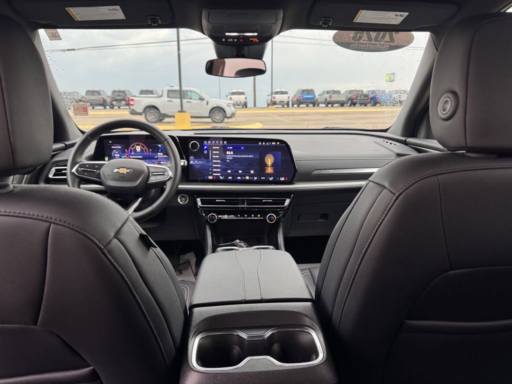 Used 2025 Chevrolet Traverse LT image 33