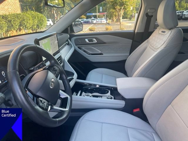 Certified 2025 Ford Explorer Platinum w/ Ultimate Package AWD/4WD image 14