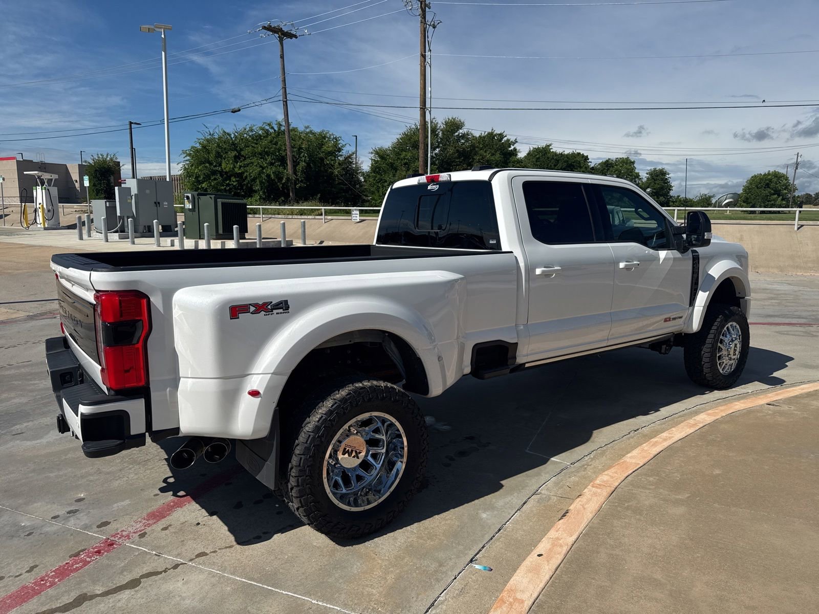 Certified 2025 Ford F450 Platinum w/ FX4 Off-Road Package AWD/4WD image 5