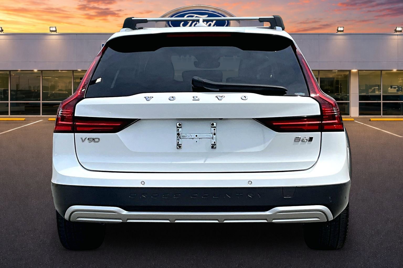 Used 2023 Volvo V90 B6 Cross Country Ultimate AWD/4WD image 3