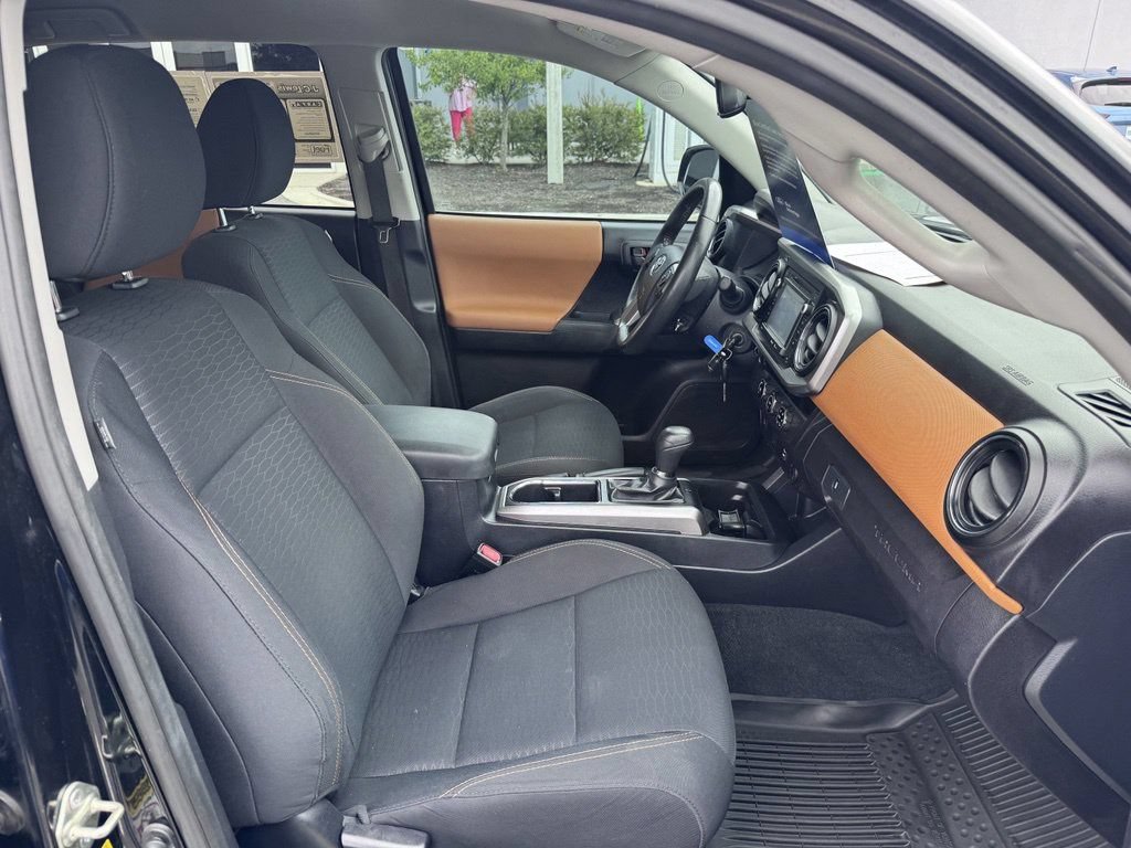 Used 2017 Toyota Tacoma SR5 w/ Tow Package RWD image 22