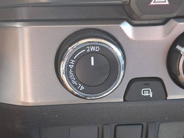 Used 2020 Toyota Tacoma SR5 AWD/4WD image 22