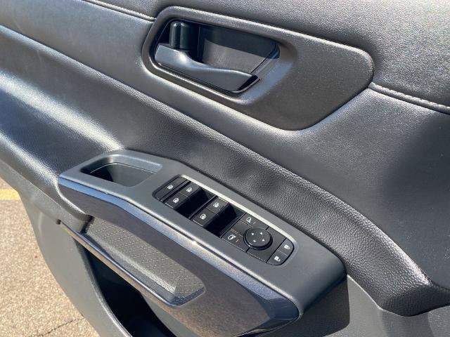 Used 2025 Nissan Pathfinder SV image 19