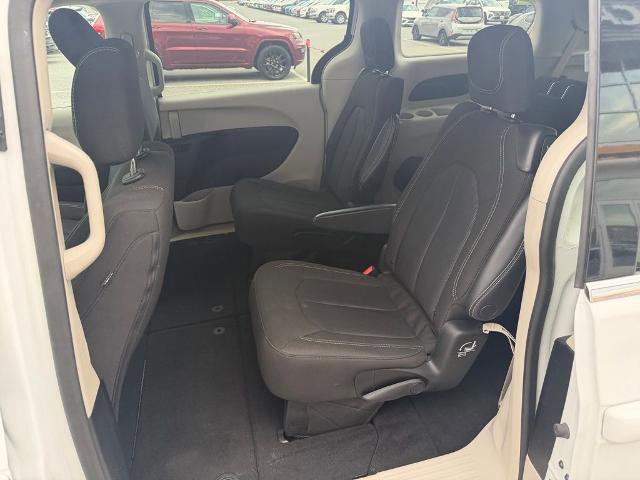 Used 2023 Chrysler Voyager LX FWD image 13