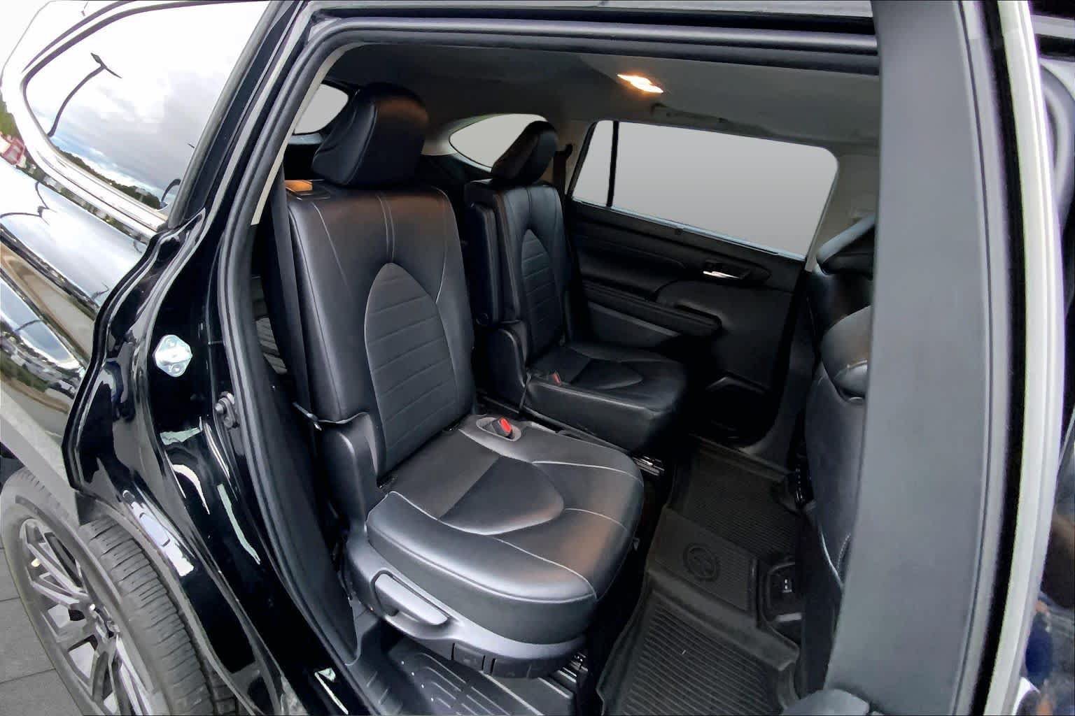 Used 2023 Toyota Highlander XLE FWD image 17