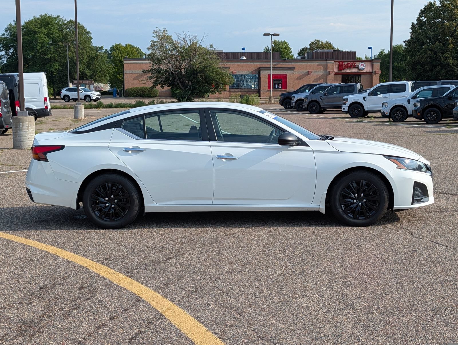 Used 2024 Nissan Altima 2.5 S FWD image 9