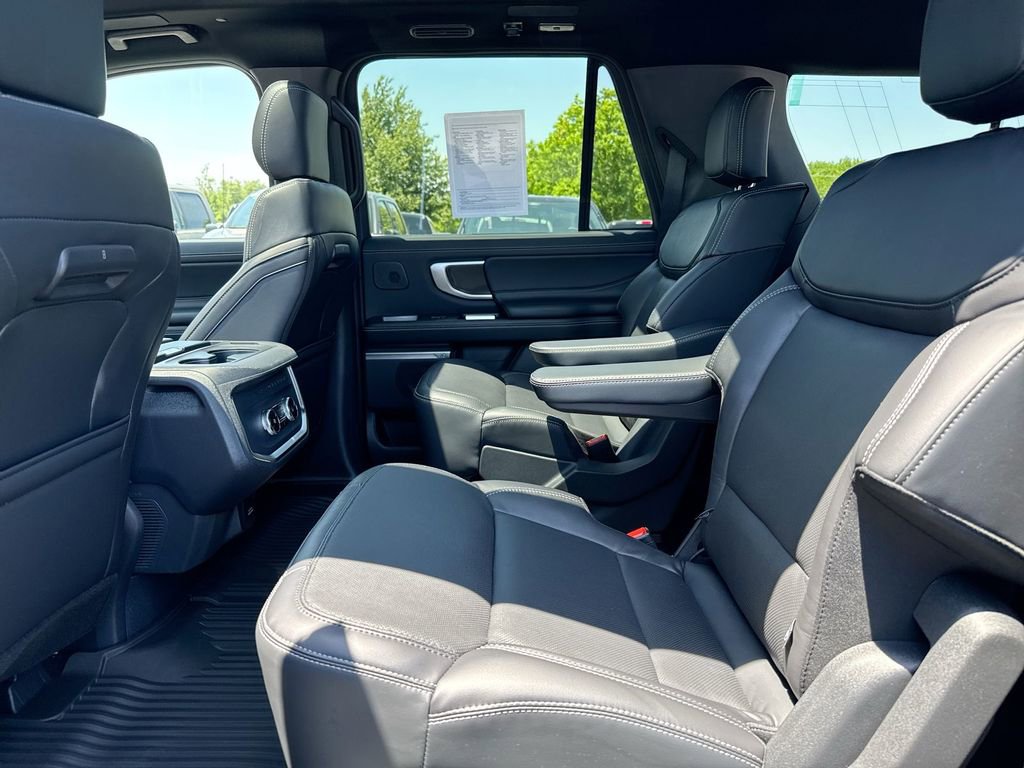 Certified 2025 Ford Expedition Max Platinum w/ Stealth Performance Package AWD/4WD image 24
