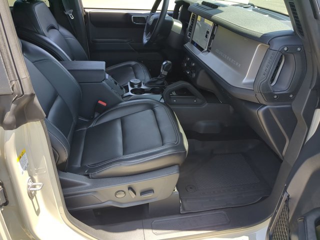 Certified 2025 Ford Bronco Outer Banks w/ Sasquatch Package AWD/4WD image 37