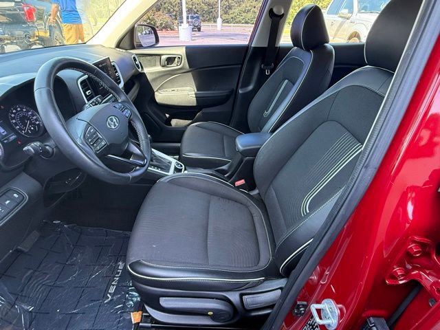 Used 2022 Hyundai Venue Limited FWD image 10