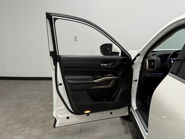 Used 2022 Nissan Pathfinder Platinum w/ Cargo Package image 13