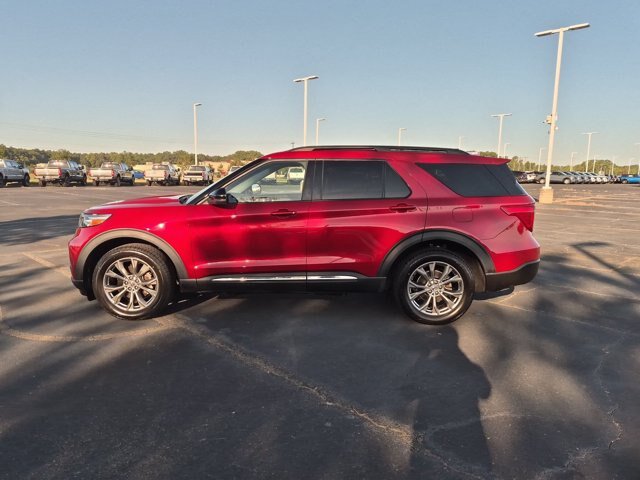 Certified 2022 Ford Explorer XLT w/ Equipment Group 202A AWD/4WD image 7