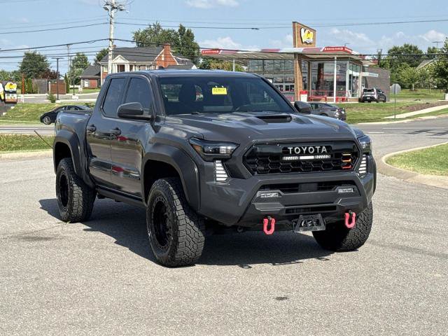 Used 2024 Toyota Tacoma TRD Sport AWD/4WD image 2