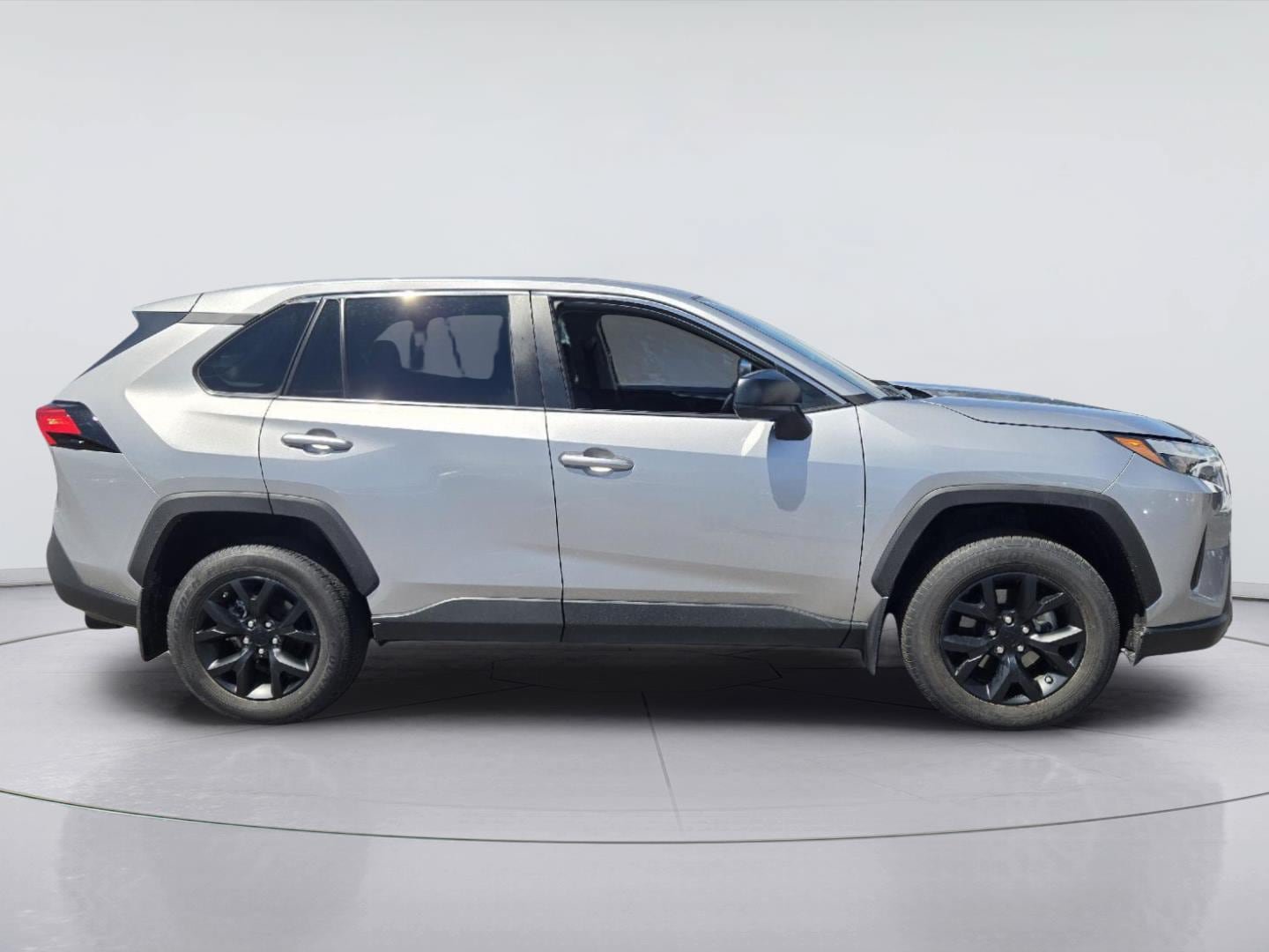 Used 2024 Toyota RAV4 LE FWD image 4