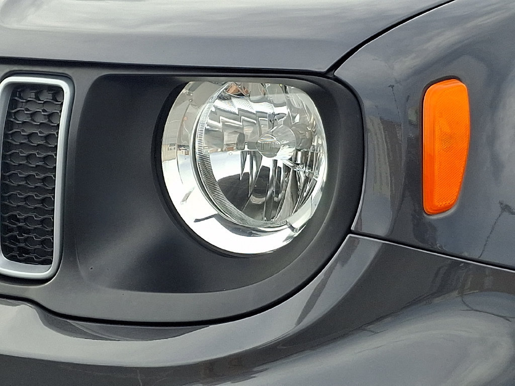 Used 2023 Jeep Renegade Latitude w/ Premium Group AWD/4WD image 9