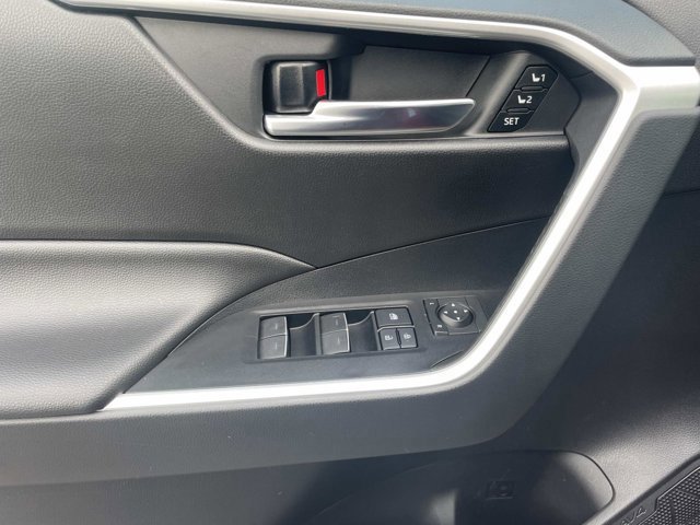 Used 2022 Toyota RAV4 XLE Premium image 19
