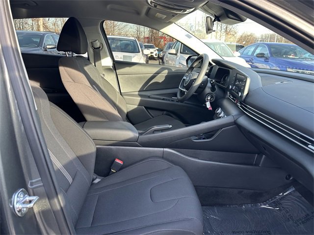 Used 2025 Hyundai Elantra SE image 33