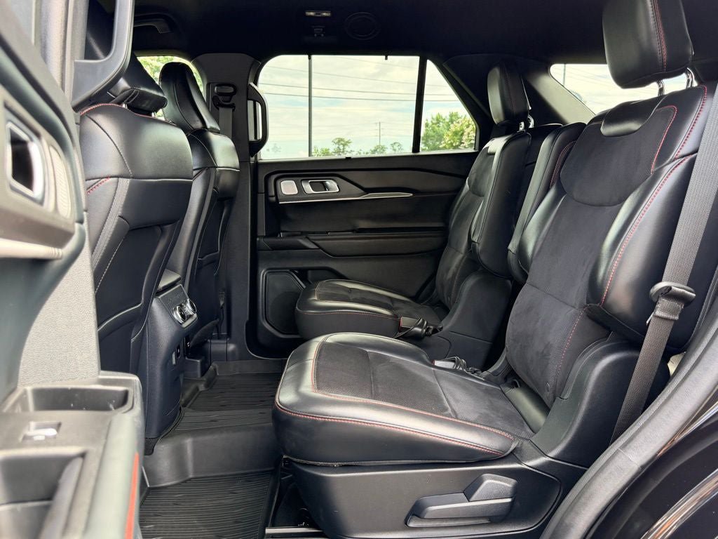 Certified 2025 Ford Explorer ST RWD image 17