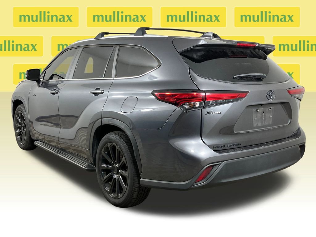 Used 2023 Toyota Highlander L image 3