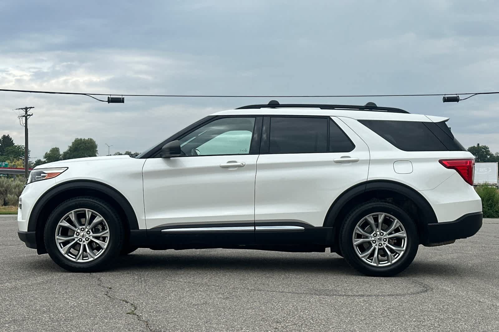 Certified 2020 Ford Explorer XLT w/ Equipment Group 202A AWD/4WD image 5