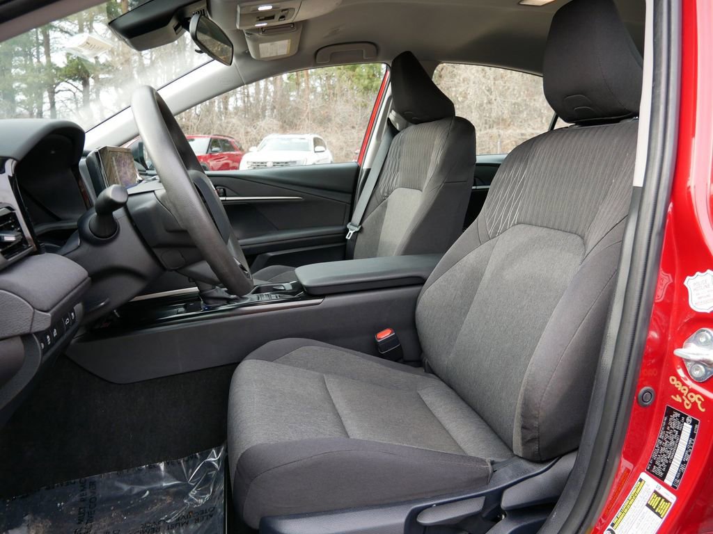 Used 2025 Toyota Camry LE FWD image 14