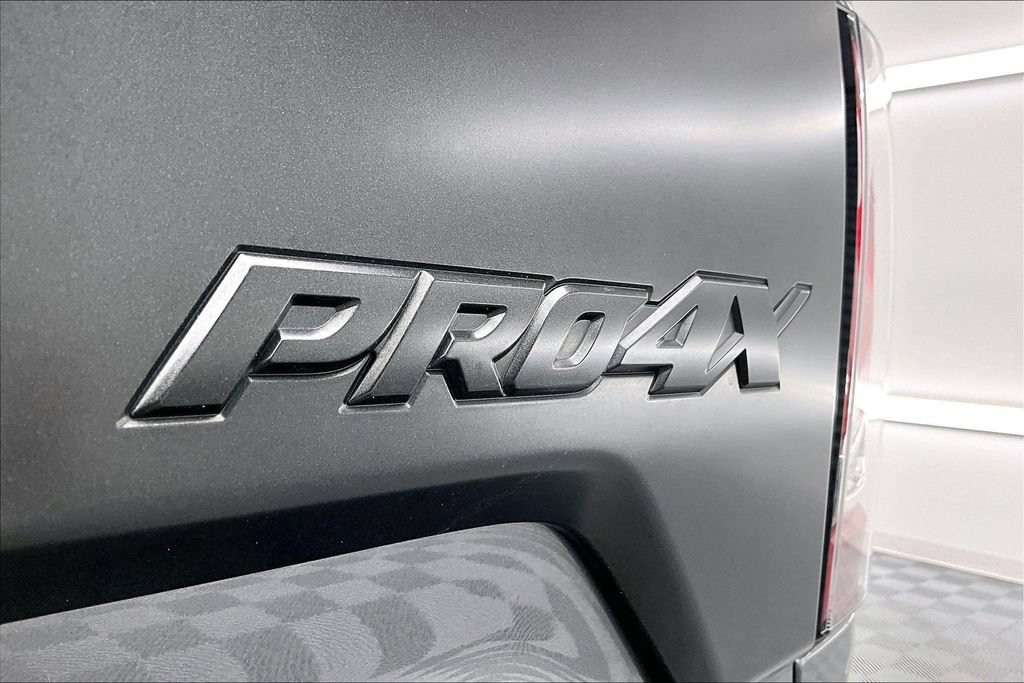 Used 2021 Nissan Titan PRO-4X w/ Pro-4x Convenience Package AWD/4WD image 8