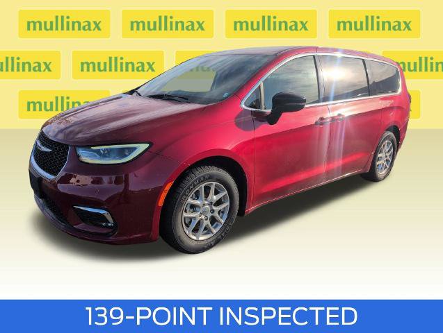 Used 2024 Chrysler Pacifica Touring-L FWD image 15